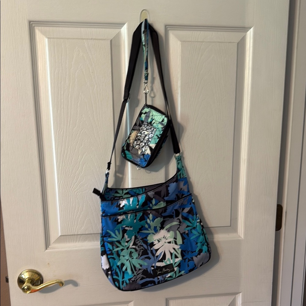 Stylish Vera Bradley lighten up cross body with small wristlet